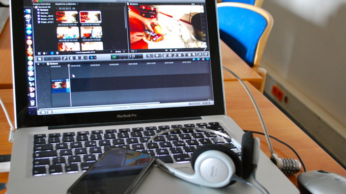 Mit Smartphone und Laptop Filme machen